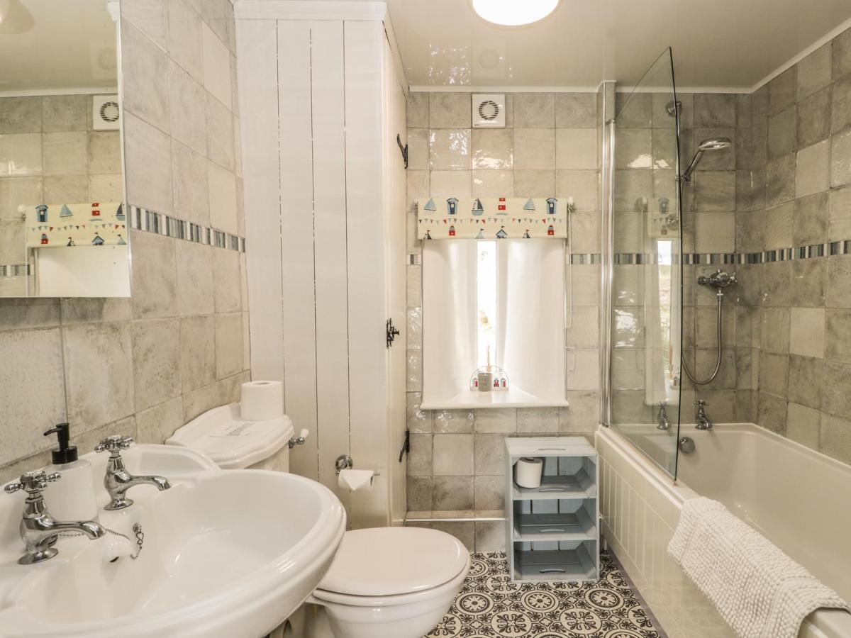 Honey Bee Cottage สการ์โบโรห์ ภายนอก รูปภาพ